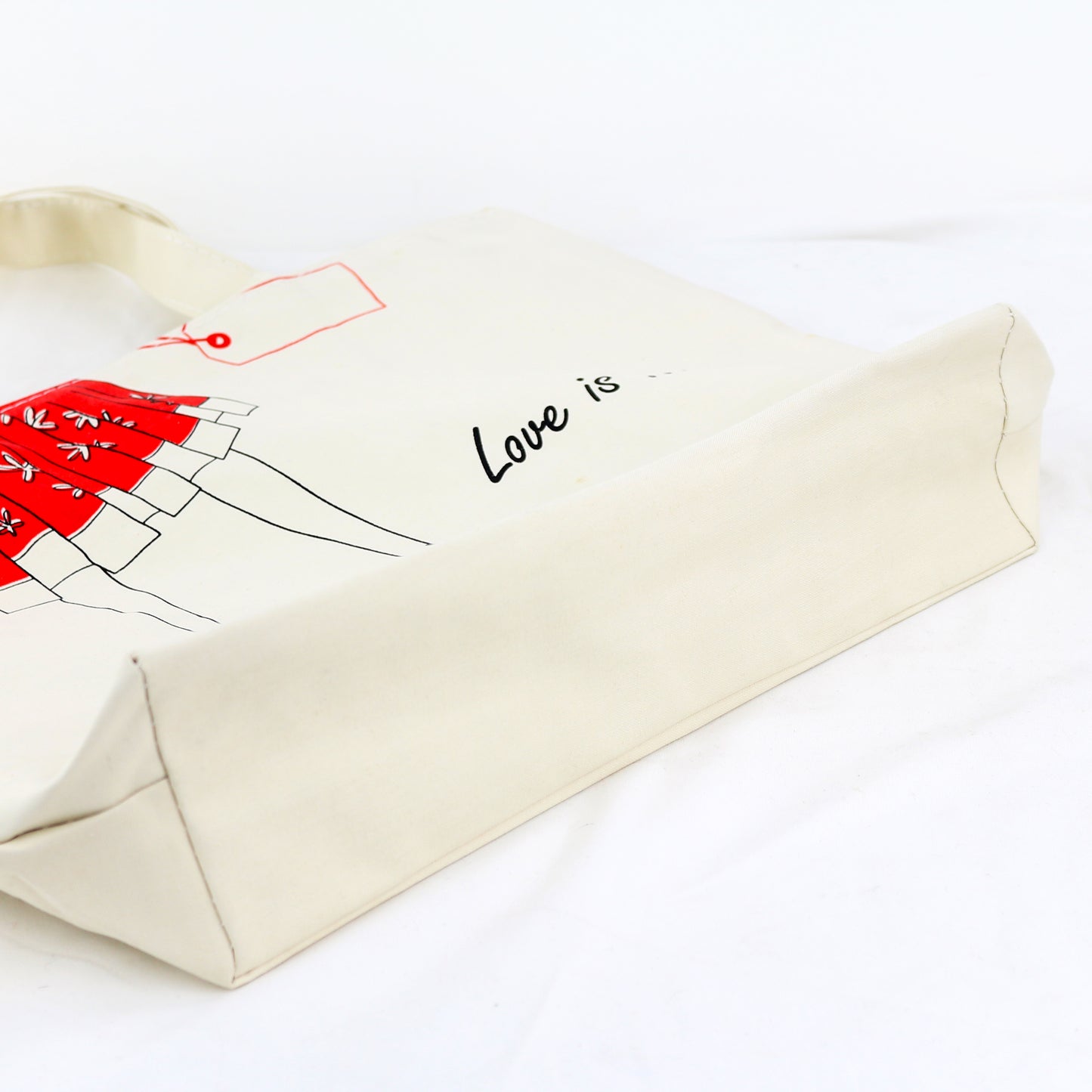 Stylish canvas shoulder bag